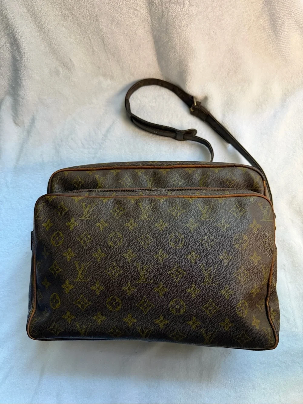 💕Louis Vuitton Nile messenger Monogram  GM bag